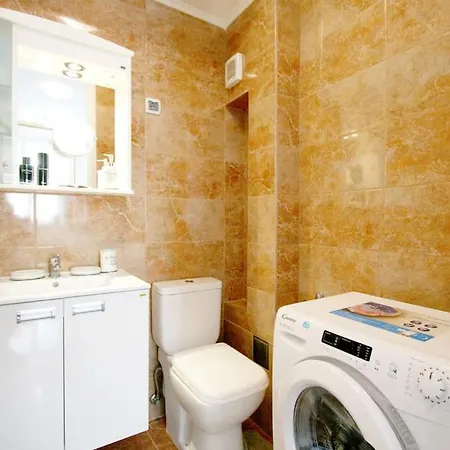 Magritte Business Grade Comfortable Apartment.