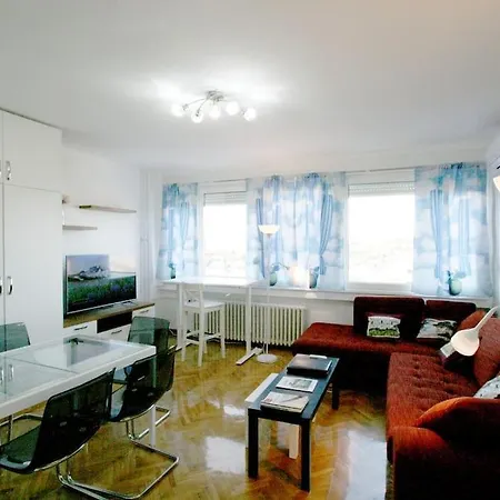 Magritte Business Grade Comfortable Apartment. Apartman *